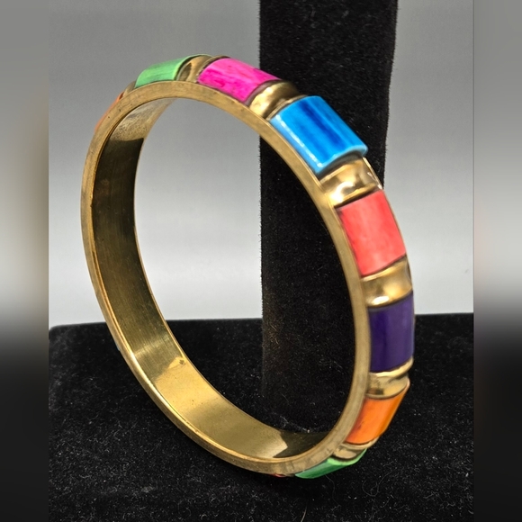 Unsigned Jewelry - Dyed Bone & Brass Bangle Bracelet Size 7½  Width ½"